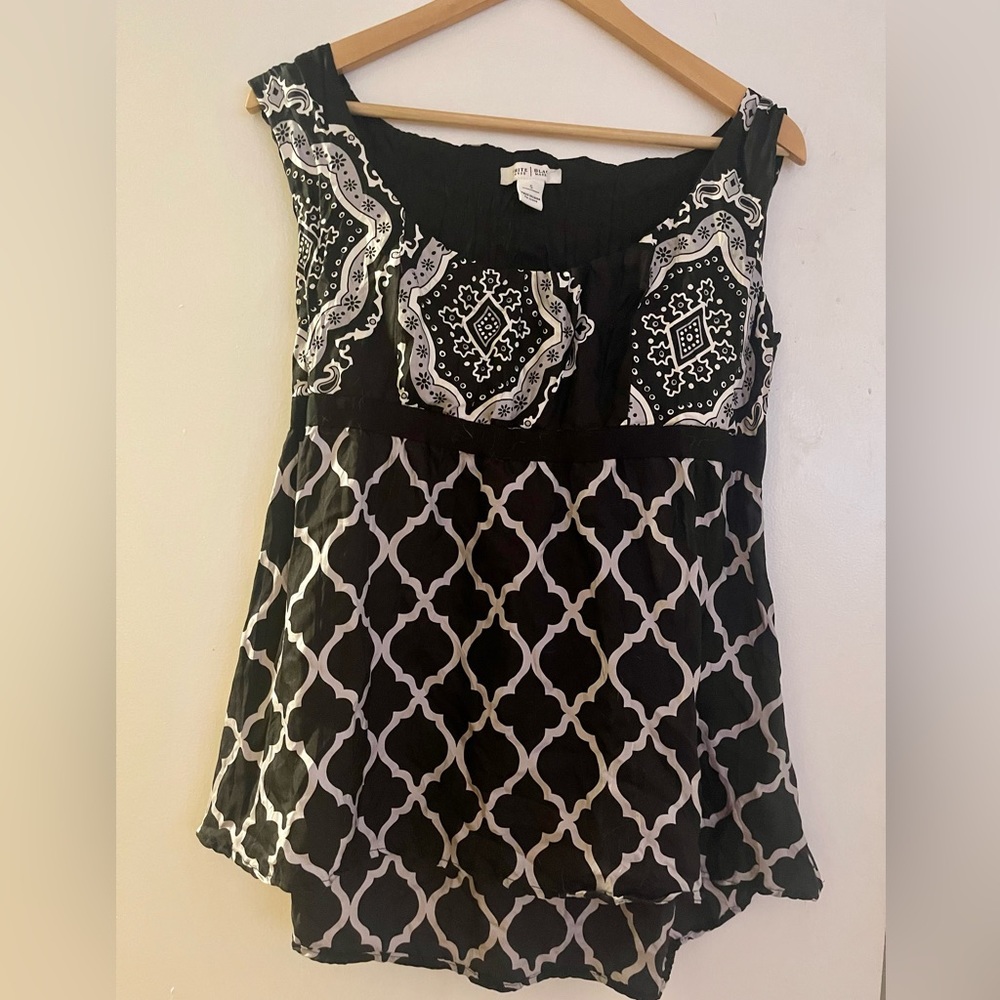 EUC! WHBM White House Black Market A line tie back empire waist print blouse S